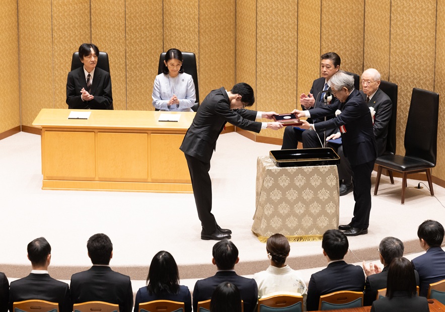 楠亀 裕哉 准教授　第22回（令和7年度）日本学術振興会賞 授賞式に出席